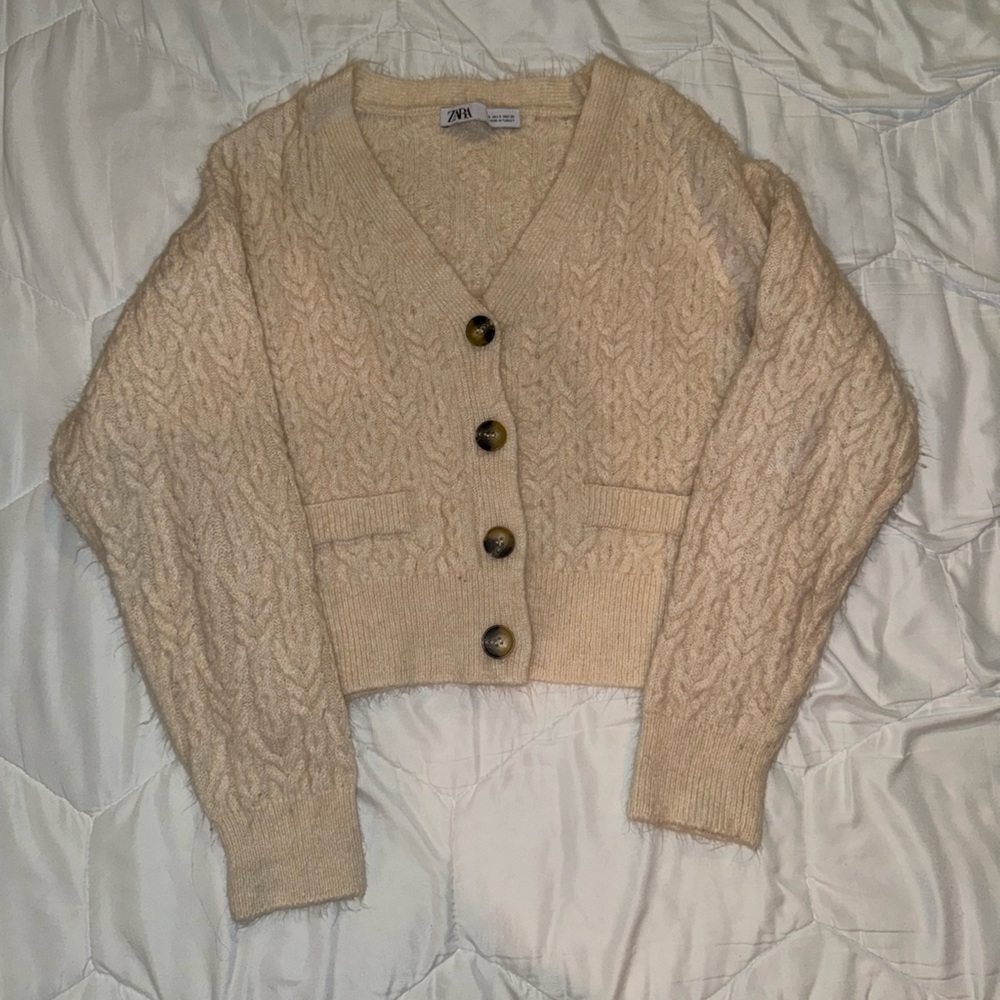 Zara Cropped Cream Cable Knit Sweater
